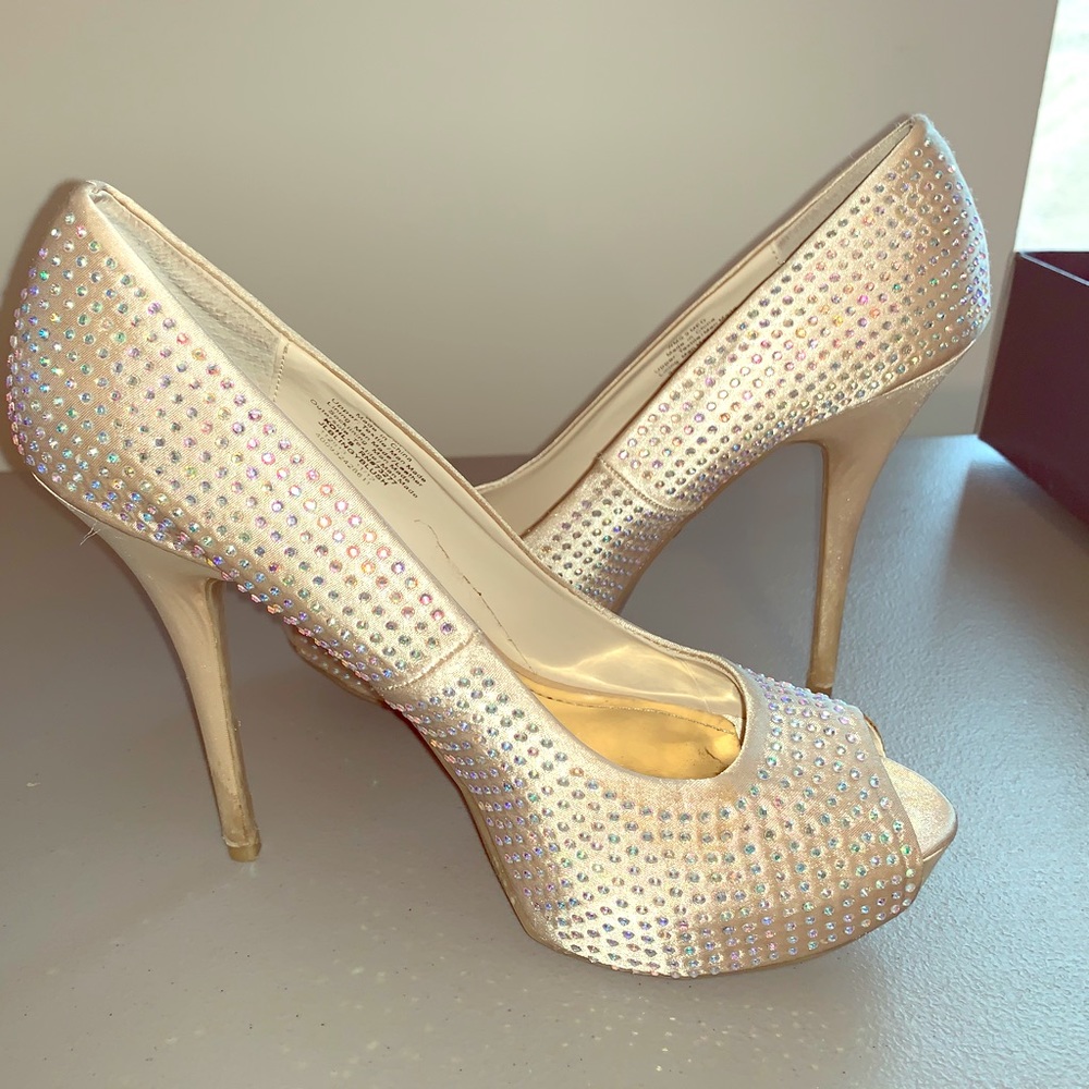 Jennifer Lopez gold sequin heels